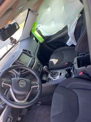 2016 Jeep Cherokee Latitude - Interior Front Seat Image